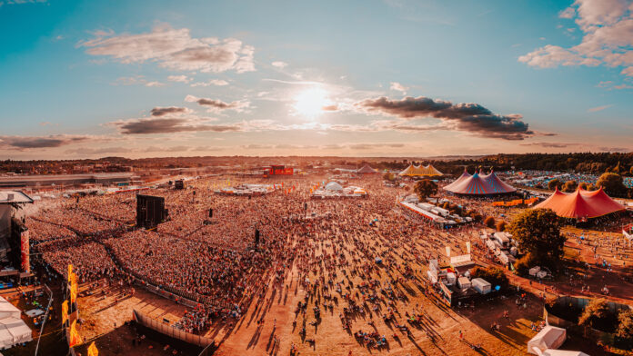 Photographer: www.lukedyson.com